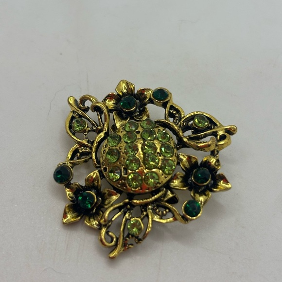 Elegant Green and Gold Floral Brooch - Picture 2 of 4